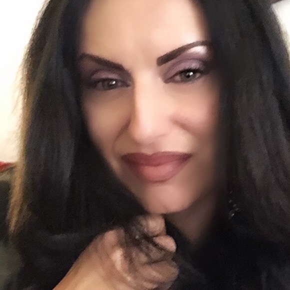 Meet your Posher, Maritina! - Picture 2 of 6